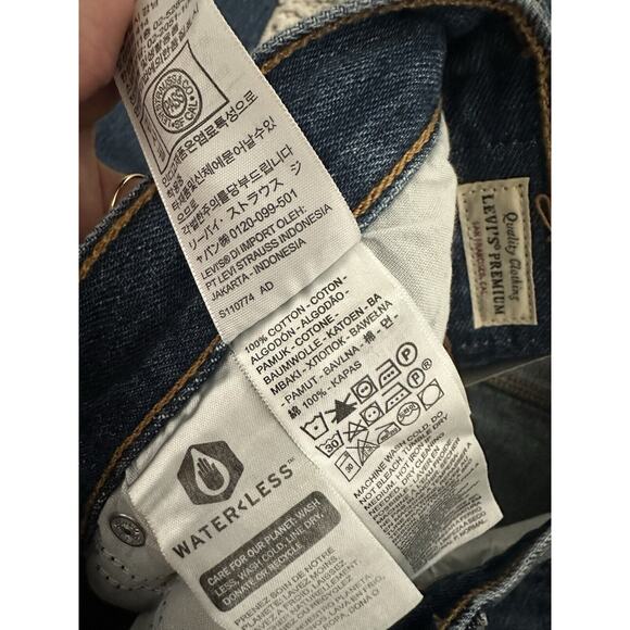 Levi's Premium Wedgie Straight Jeans NWT Button Fly Medium Wash Denim Size 32 - Picture 5 of 8